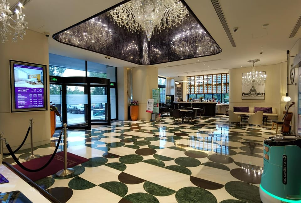 Mercure Shanghai Hongqiao Central Hotel in Shanghai