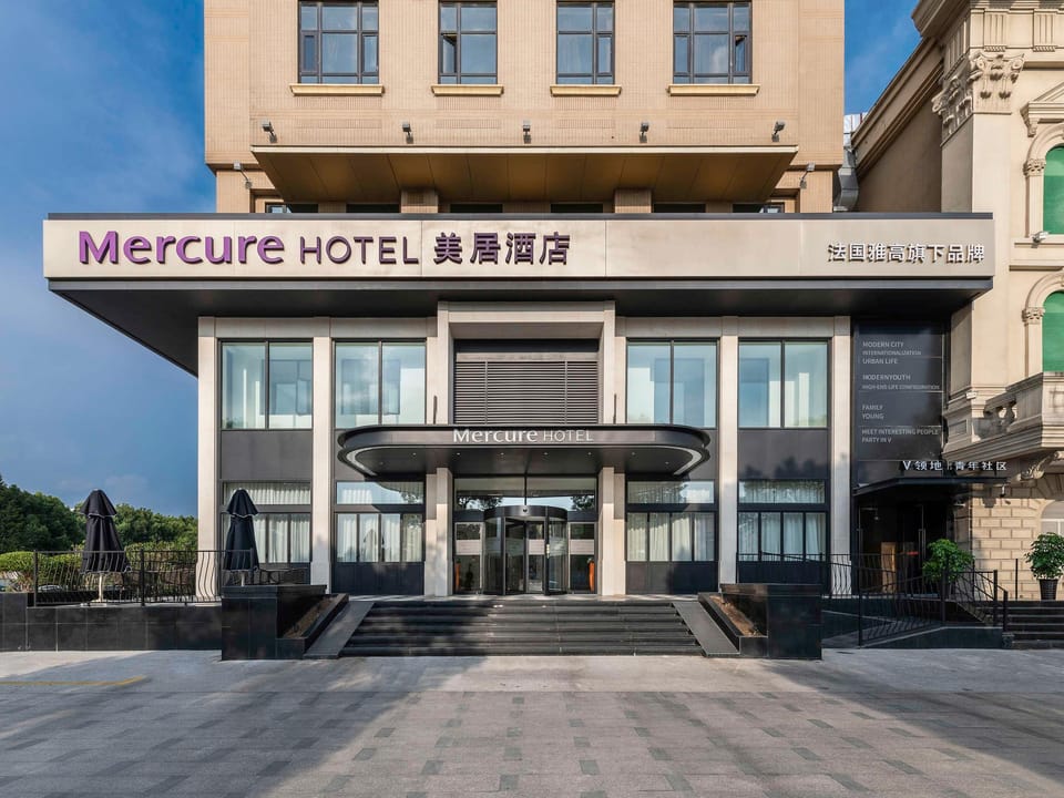Mercure Shanghai Hongqiao Central Hotel in Shanghai