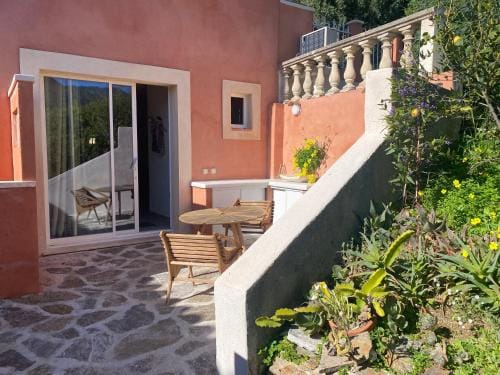 Les Terrasses de Lo Hotel in Le Lavandou