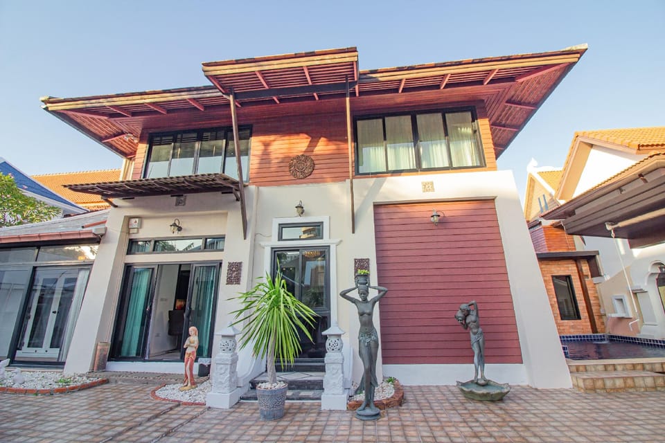 Thabali Oasis Private pool 3bhk Hotel in Pattaya City