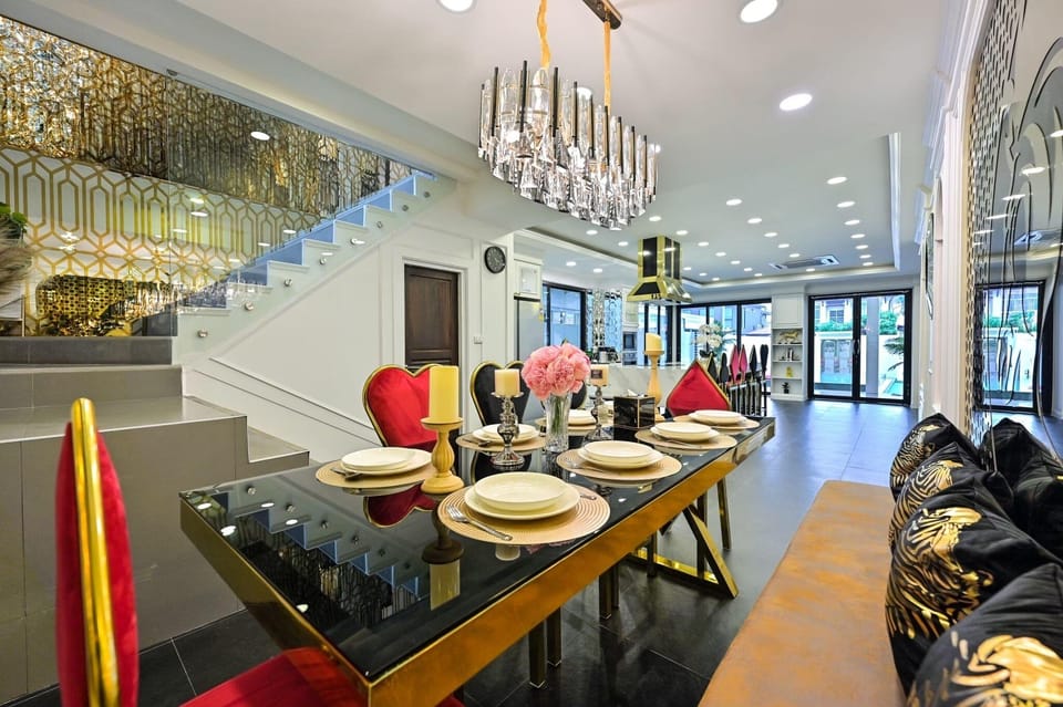 Exquisite Pool Villa A Hotel in Pattaya City