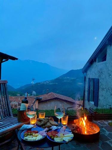 Seeblick und offener Kamin - Casa di Florian Hotel in Tremosine
