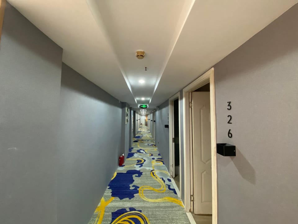CMAX Hotel Guangzhou International Convention and Exhibition Center Luoxi Subway Station Branch Hotel in Guangzhou