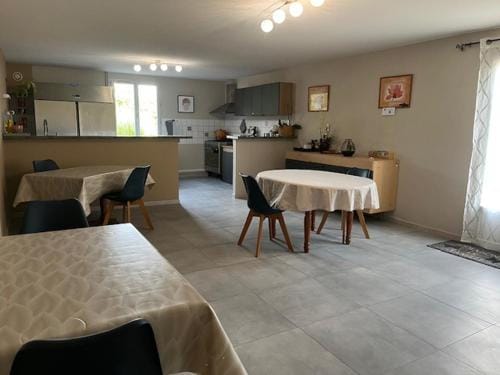 Domaine de la Noiseraie - Suites spacieuses Hotel in Auvergne-Rhône-Alpes