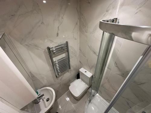 Central London Zone1 Room - Bath Hotel in London Borough of Southwark
