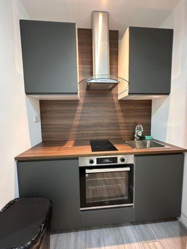Central London Zone1 Room - Bath Hotel in London Borough of Southwark