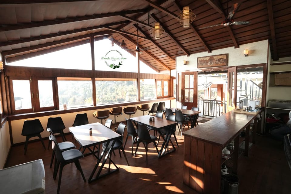 Lake Pleasant Cottage Hotel in Uttarakhand