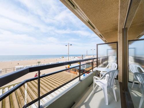 Modern apartment with direct sea view Hotel in Middelkerke