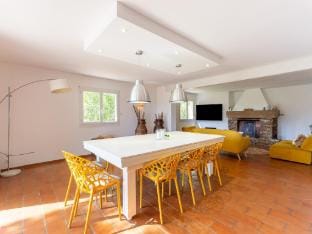 Villa in La Crau with private pool Hotel in Hyères