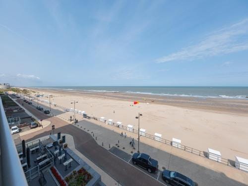Studio on the 4th floor with sea view Hotel in Middelkerke
