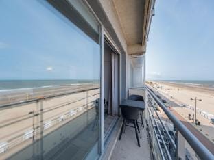 Studio on the 4th floor with sea view Hotel in Middelkerke