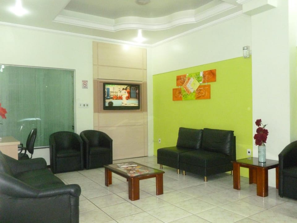 Shared lounge/TV area