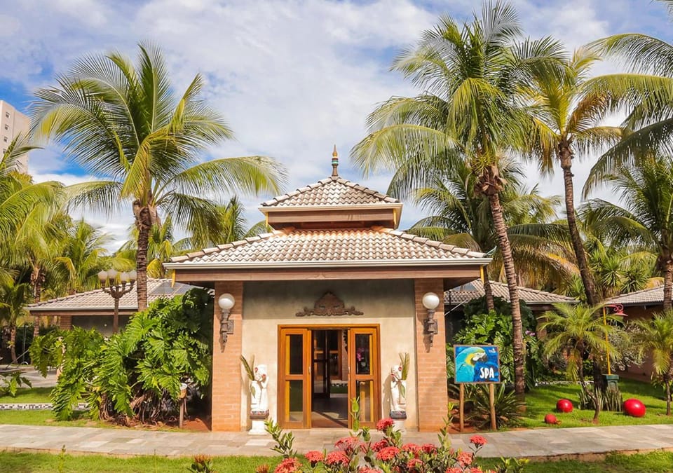 Hot Beach Raizes Resort in Olímpia