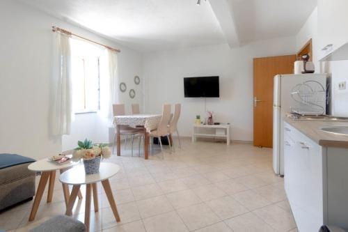 Apartments and rooms by the sea Trogir - 22597 Hotel in Trogir