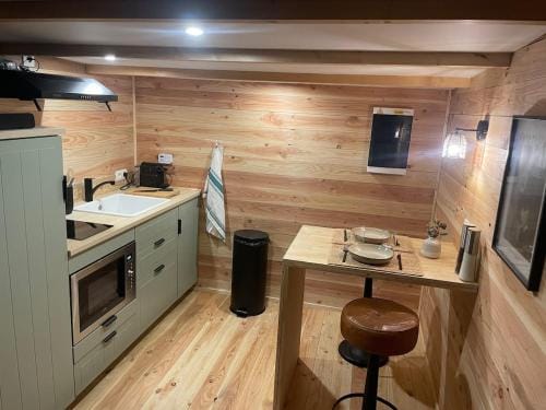 Cabane bien belge avec cinema et jacuzzi Lodge in Wallonia, Belgium
