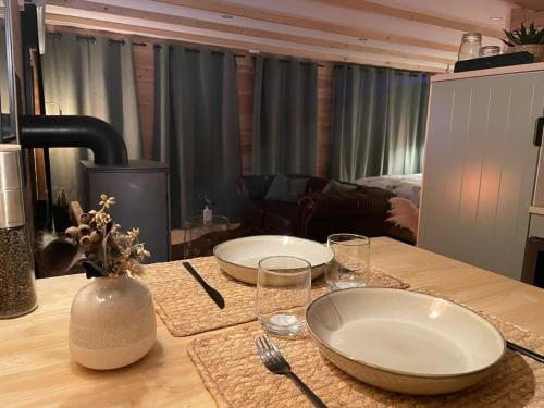Cabane bien belge avec cinema et jacuzzi Lodge in Wallonia, Belgium