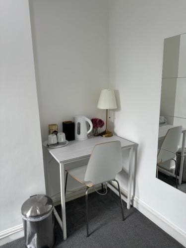 LORD MERIT GUEST HOUSE KING'S CROSS GRAYS INN ROAD Hotel in London Borough of Islington