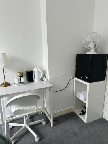 LORD MERIT GUEST HOUSE KING'S CROSS GRAYS INN ROAD Hotel in London Borough of Islington