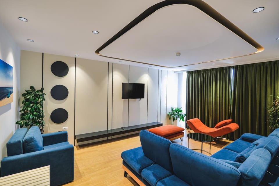 Shared lounge/TV area