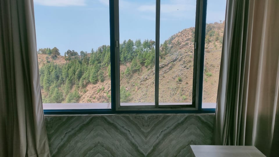 Blossom Dhanaulti Hotel in Uttarakhand