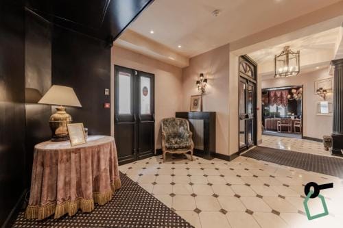 Hotiday Room Collection - Paris Arc de Triomphe Hotel in Paris