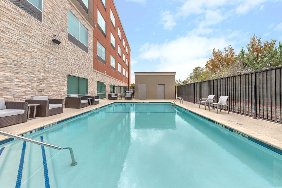 Holiday Inn Express & Suites Austin Airport East Hotel in Del Valle