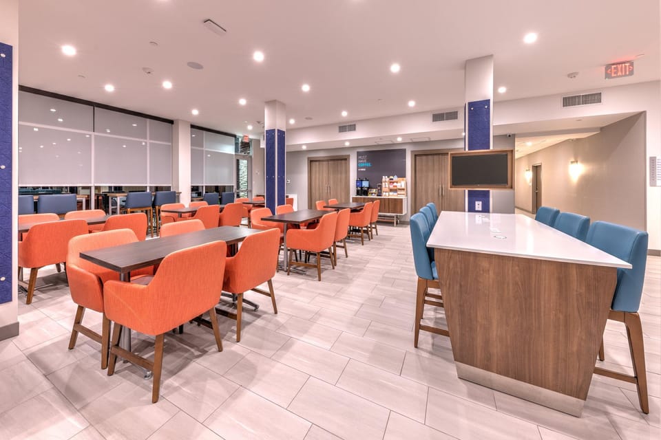 Holiday Inn Express & Suites Austin Airport East Hotel in Del Valle