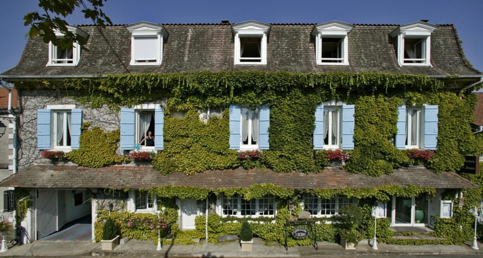 Logis Hotel Hostellerie Saint-Jacques Hotel in Nouvelle-Aquitaine
