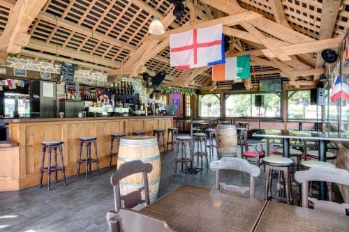 Insolites, Les Ormes, Epiniac Hotel in Brittany