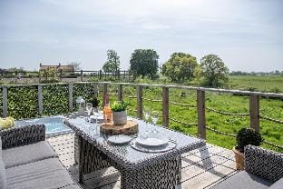 Tesseyman Lodge Lodge in Selby