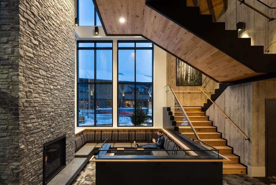 PEAKS HOTEL AND SUITES Hotel in Banff