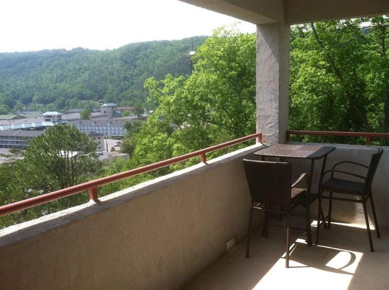 Laurel Inn Condominium Hotel in Gatlinburg
