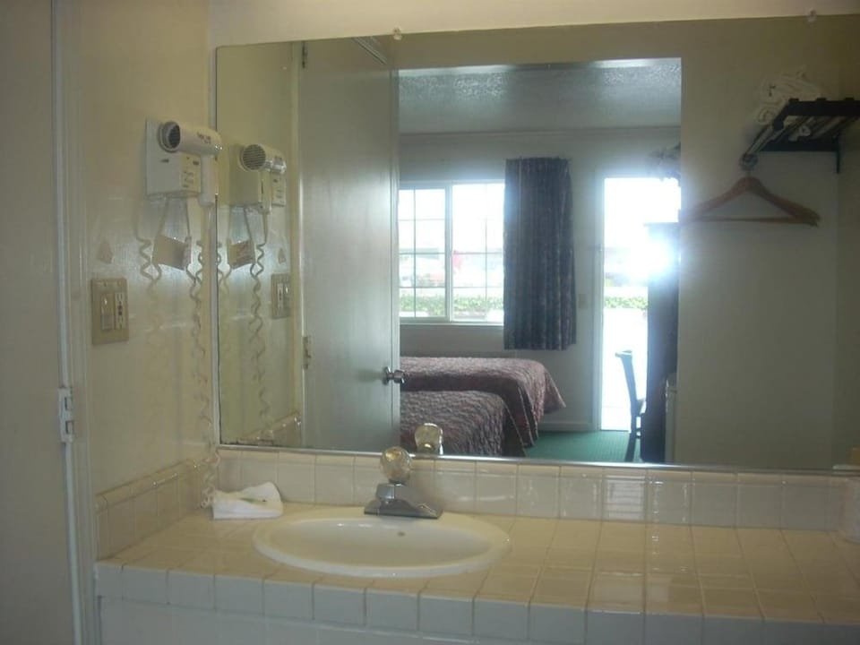 Economy Inn Monterey Hotel in Seaside