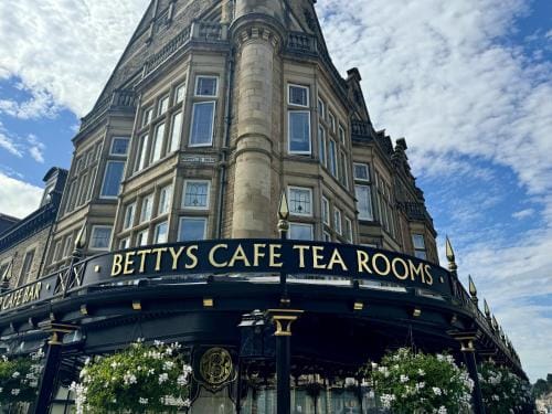 The Yorkshire Crown - Wake Up Apartments Hotel in Harrogate