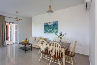 Hillside Seaview Apt.︱A Poolside Holiday Escape Hotel in Crete