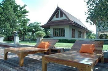 Tharnrarin Villa Suphan Buri Hotel in Laos