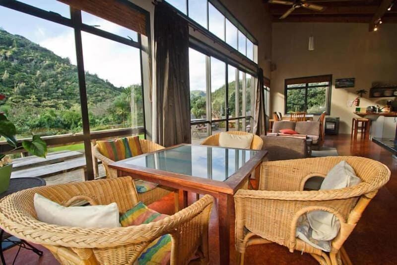 Piha Beachstay - Hostel Hotel in Auckland