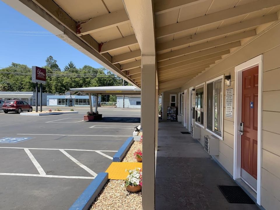 Lark Motel Hotel in Willits