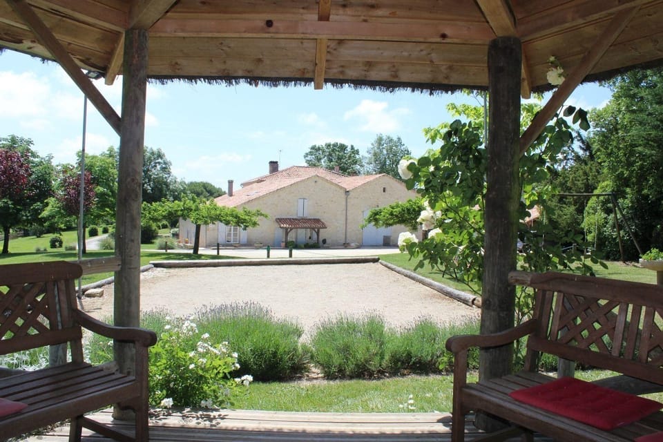 Au Vieux Pressoir Hotel in Occitanie