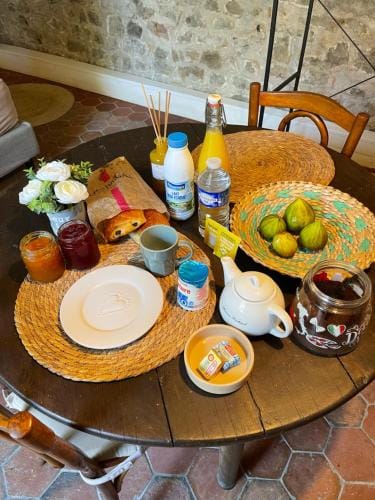 Sous la Glycine Hotel in Giverny