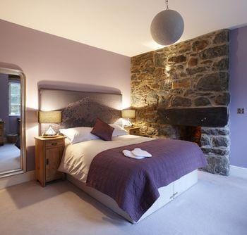 The Cross Foxes- Bar Grill and Rooms Hotel in Wales