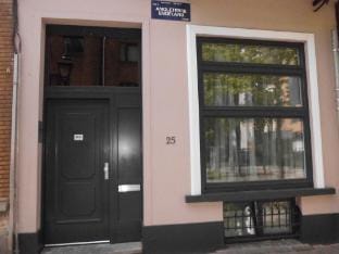 Midi Residence Hotel in Saint-Gilles