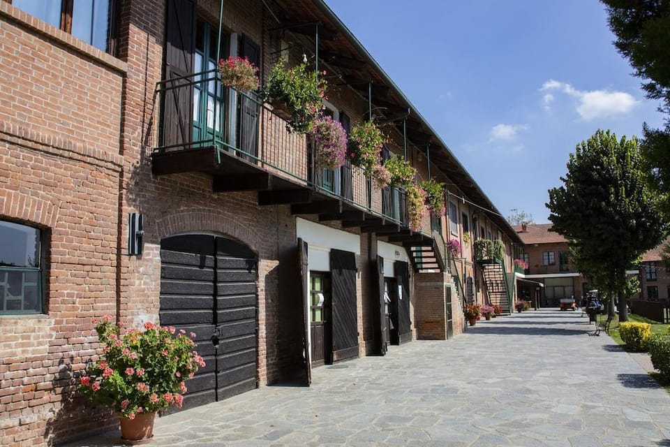 Agriturismo La Margherita - Golf Girasoli Hotel in Piedmont