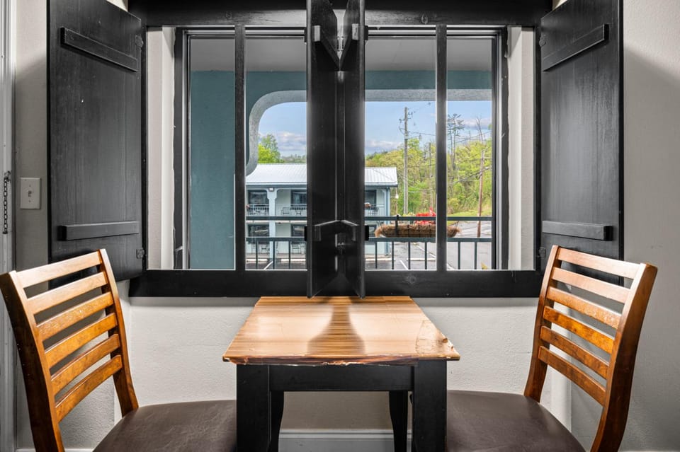 Country Town N' Suites Hotel in Gatlinburg