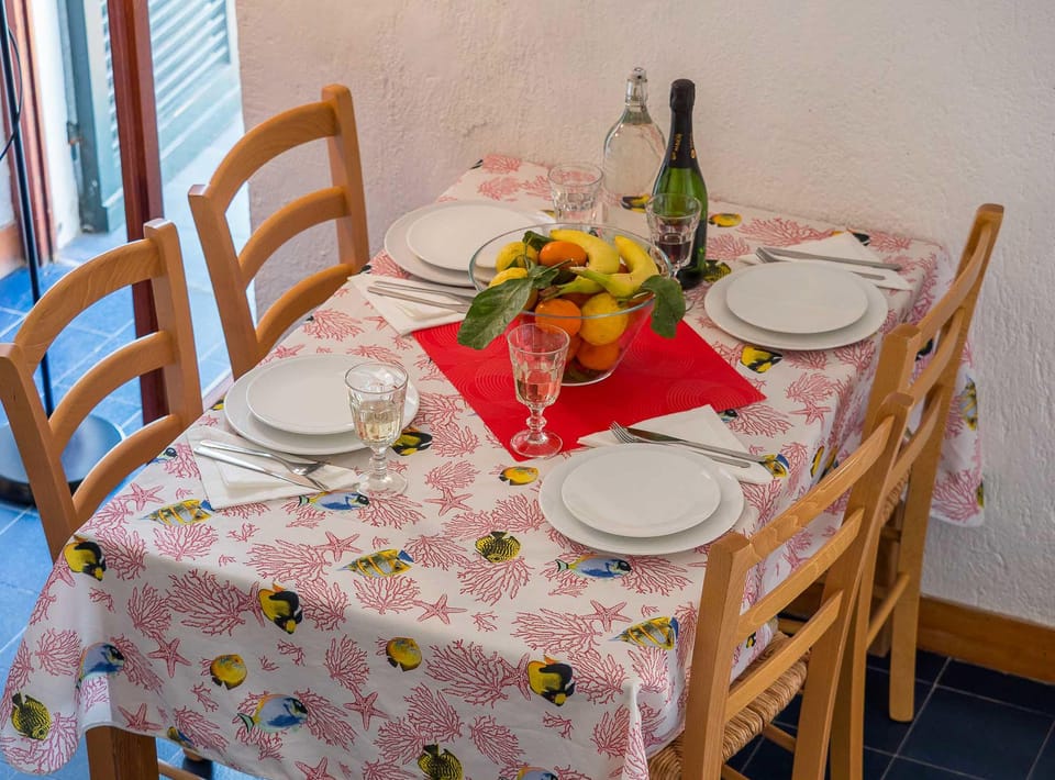 Il Baluardo Sea View Apartment on the Cliff Hotel in Manarola