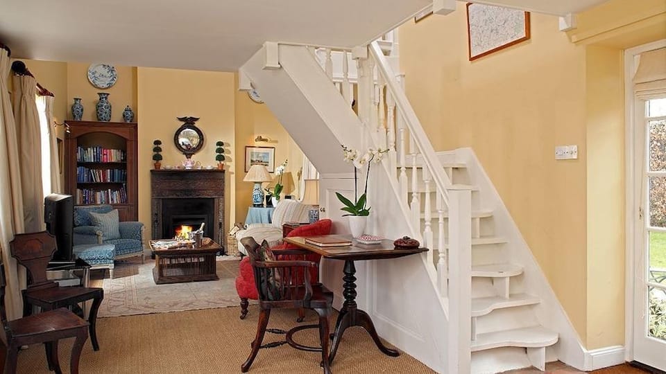 Saratoga Cottage Hotel in West Oxfordshire District