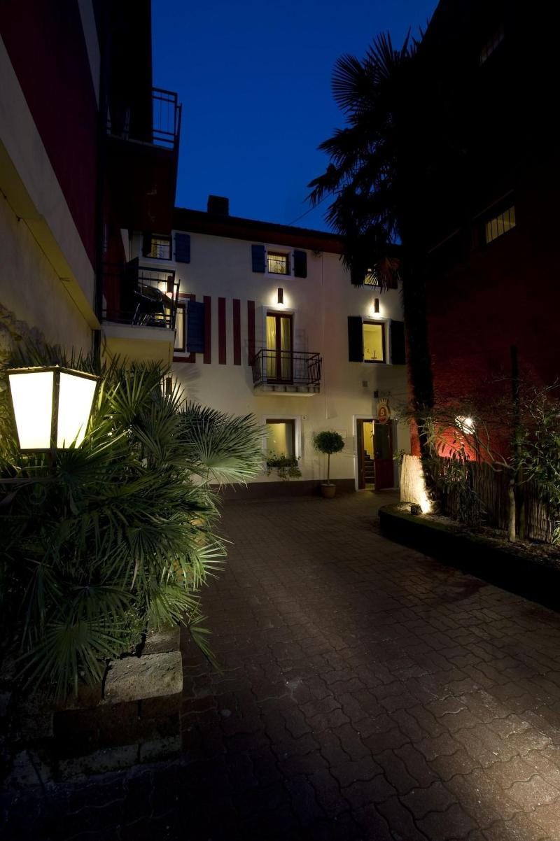 Suite & Breakfast 7 Vizi Hotel in Colà