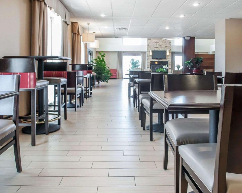 Comfort Suites Farmington Hotel in Farmington