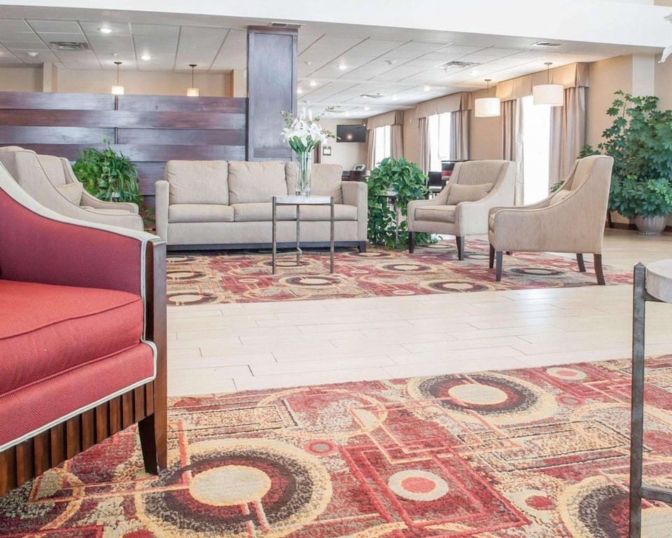 Comfort Suites Farmington Hotel in Farmington