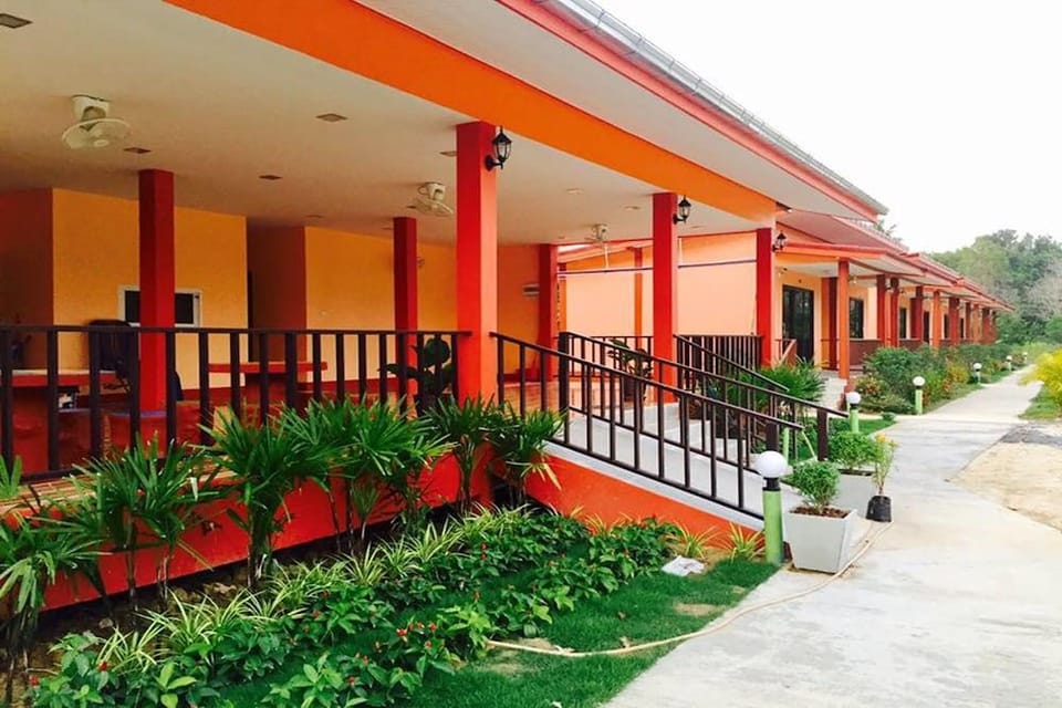 Toongyoong Longbeach Resort Hotel in Sala Dan